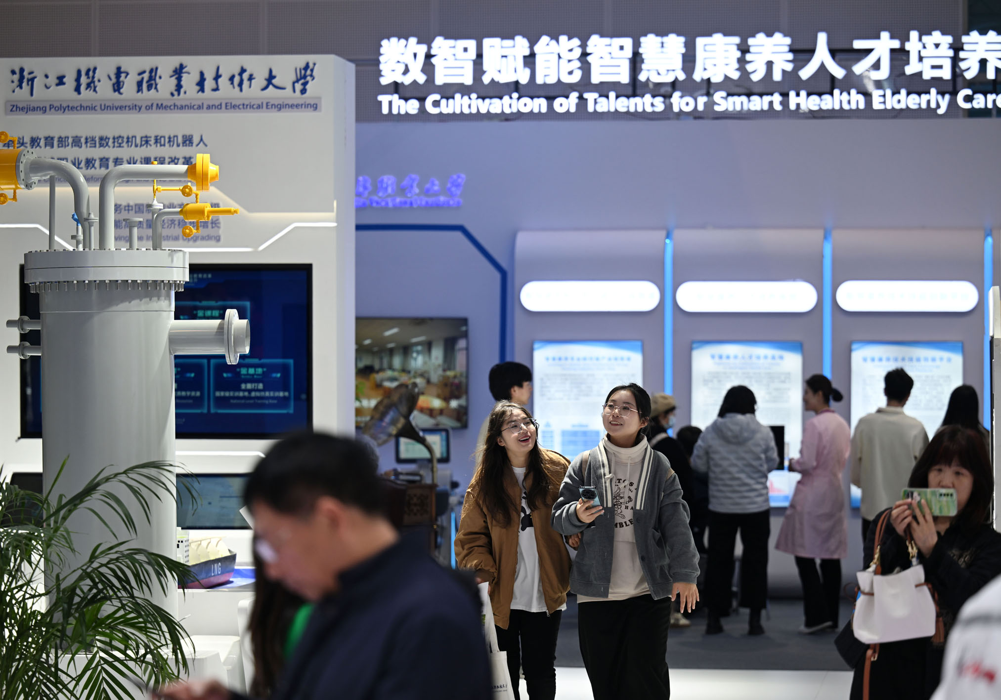 开元体育·(中国)官方网站人才培养新范式筑牢科技创新根基(图1)