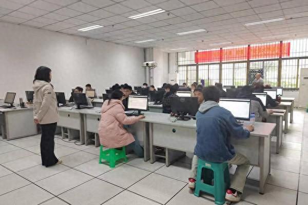 开元体育重庆开展2025年首期数字技术工程师培育项目智能制造等级评价考核(图1)